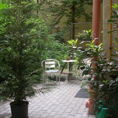 Standard Apartment By Hi5-Liszt Ferenc Square Budapeste Exterior foto